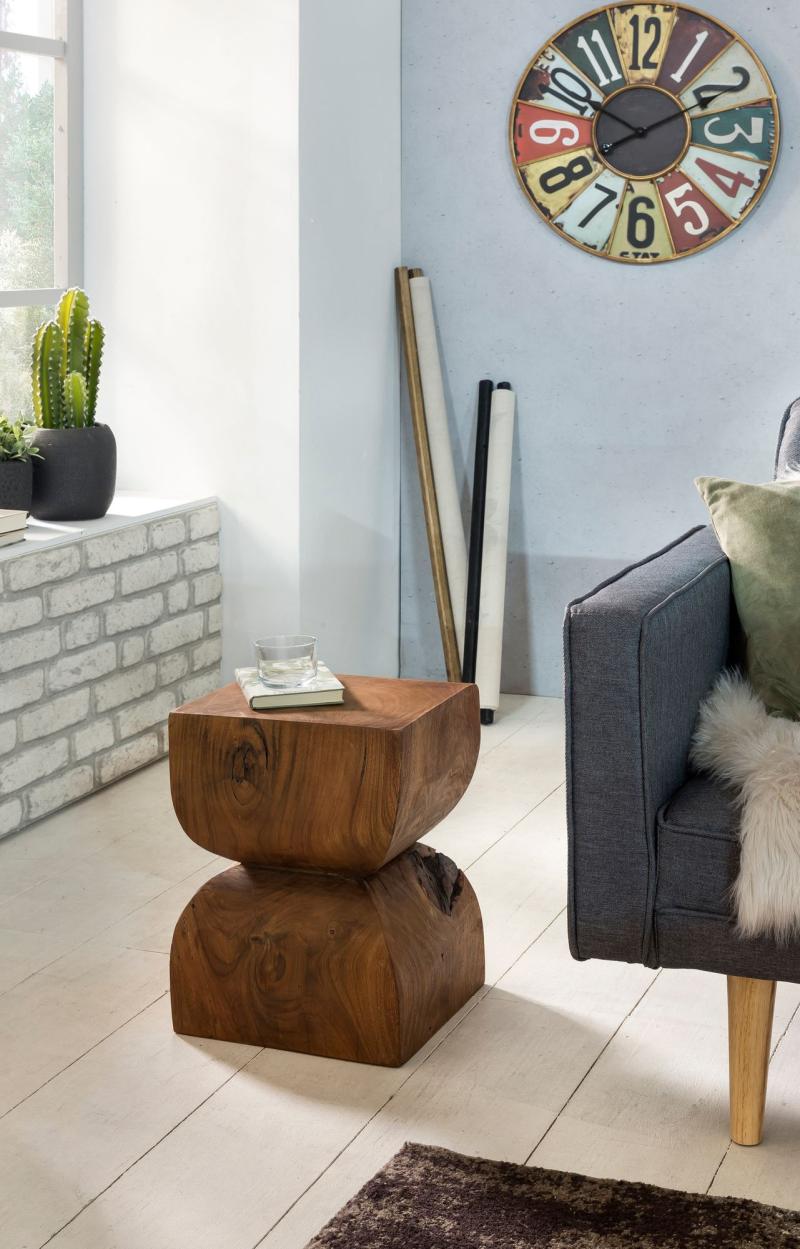 Rustikt Brunt Sidebord i Træ - Lille Serveringsbord