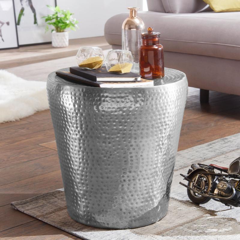 Dekorativt Sølvfarvet Sofabord i Aluminium - Unikt Design